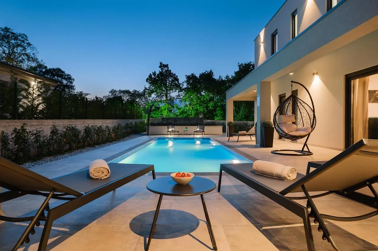 Villa Nobu Mali Vareski