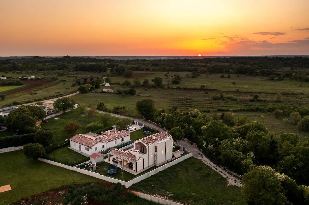 Villa Nobu Mali Vareski