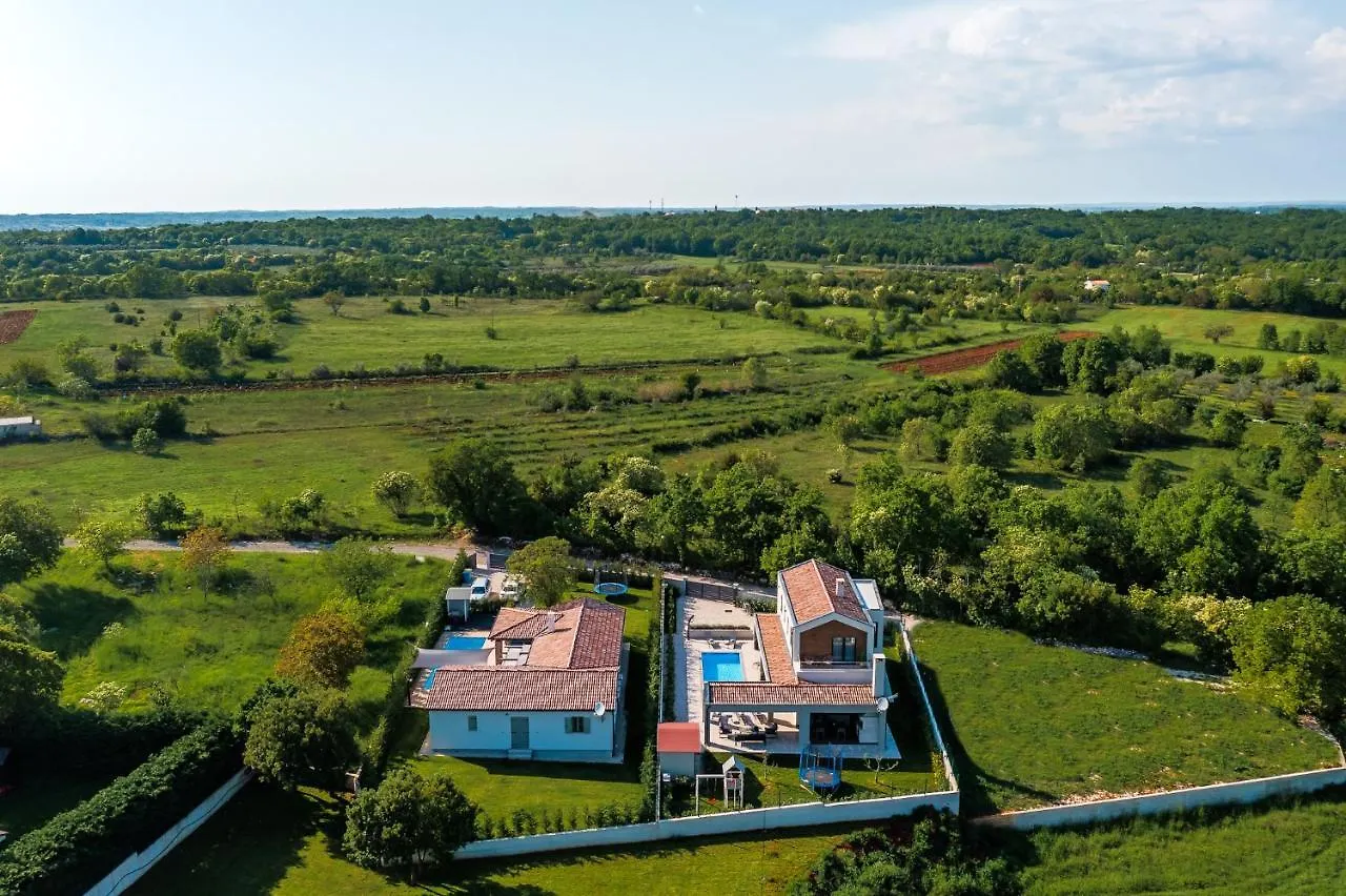 Villa Nobu Mali Vareski