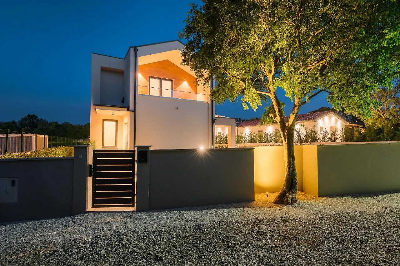 Villa Nobu Mali Vareski