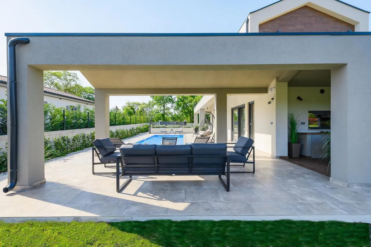 Villa Nobu Mali Vareski