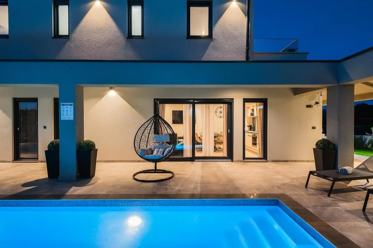 Villa Nobu Mali Vareski