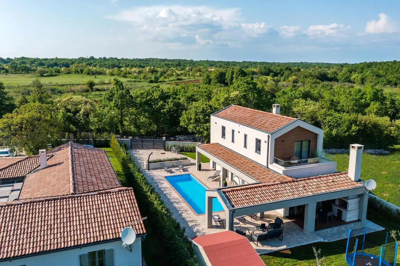 Villa Nobu Mali Vareski 0*,  Croatia