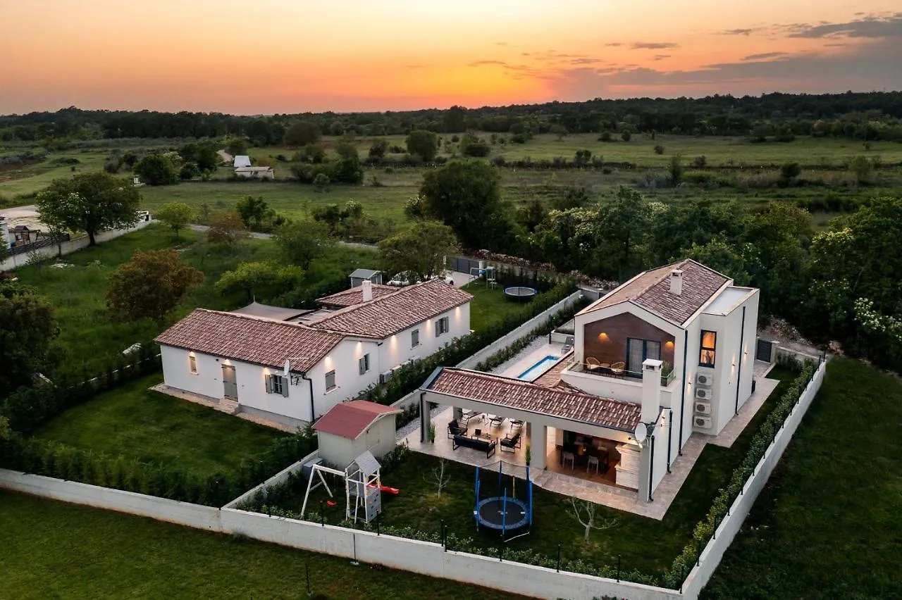 Villa Nobu Mali Vareski 0*,